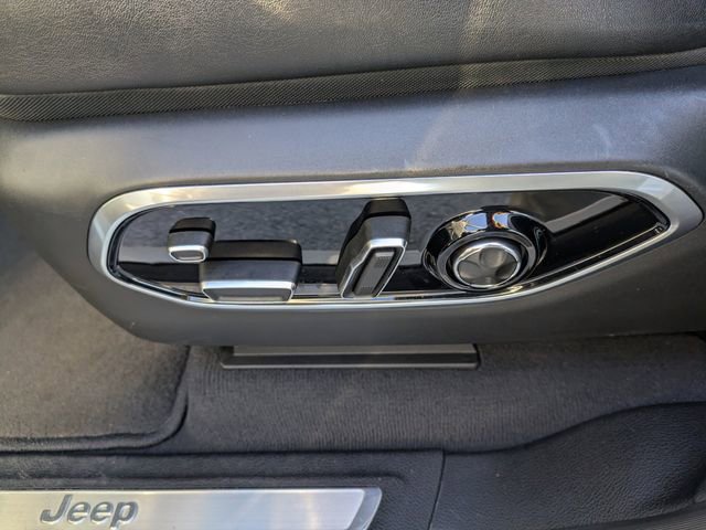 Used 2022 Jeep Grand Cherokee Overland w/ Luxury Tech Group IV image 23