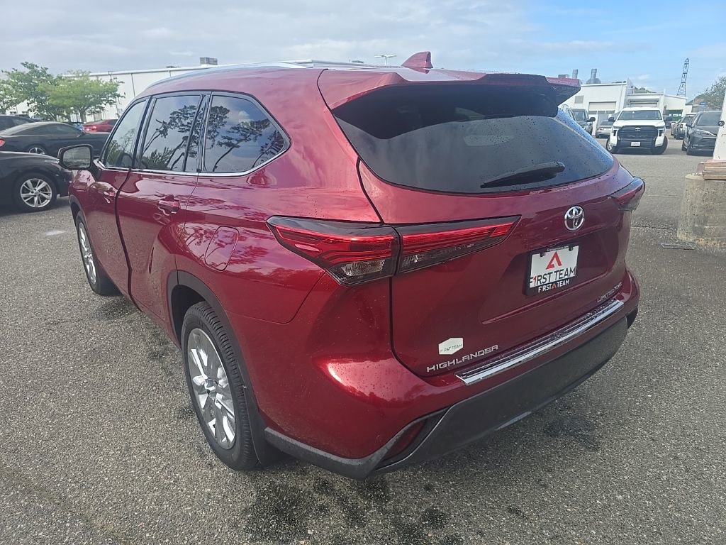 Used 2022 Toyota Highlander Limited image 7