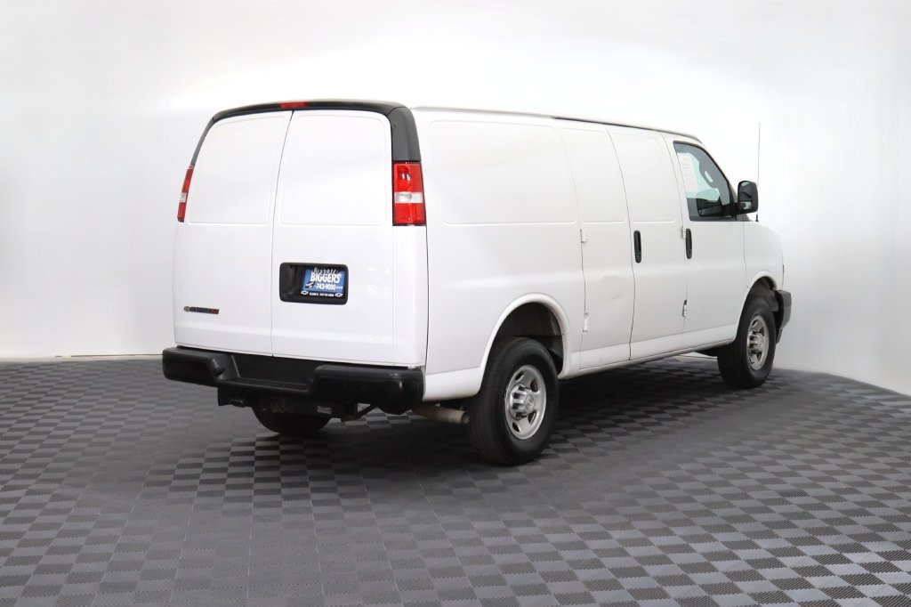 Used 2023 Chevrolet Express 3500 w/ Driver Convenience Package RWD image 8