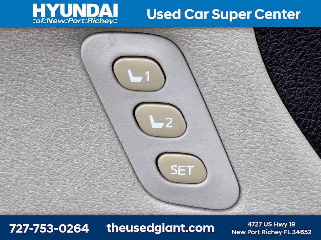 Used 2015 Toyota Avalon XLE Touring FWD image 22