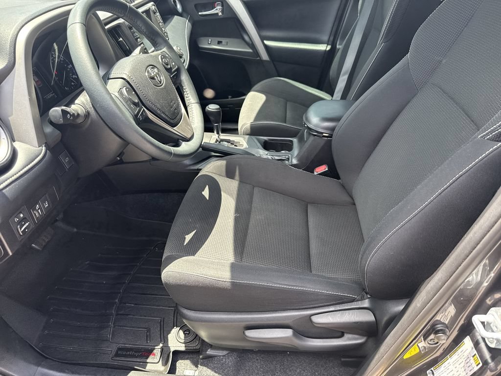 Used 2017 Toyota RAV4 XLE FWD image 9