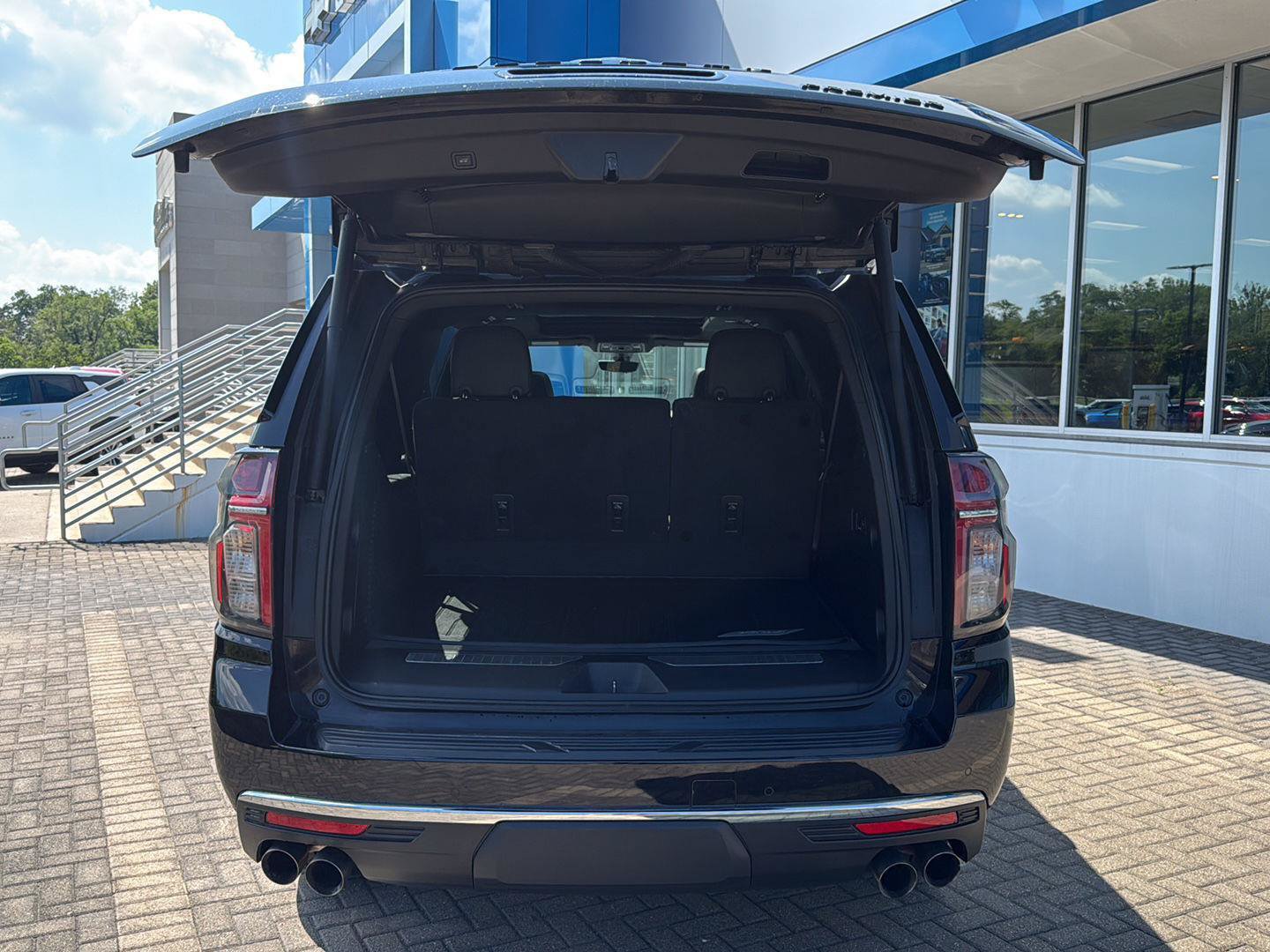 Used 2021 Chevrolet Suburban Premier AWD/4WD image 29