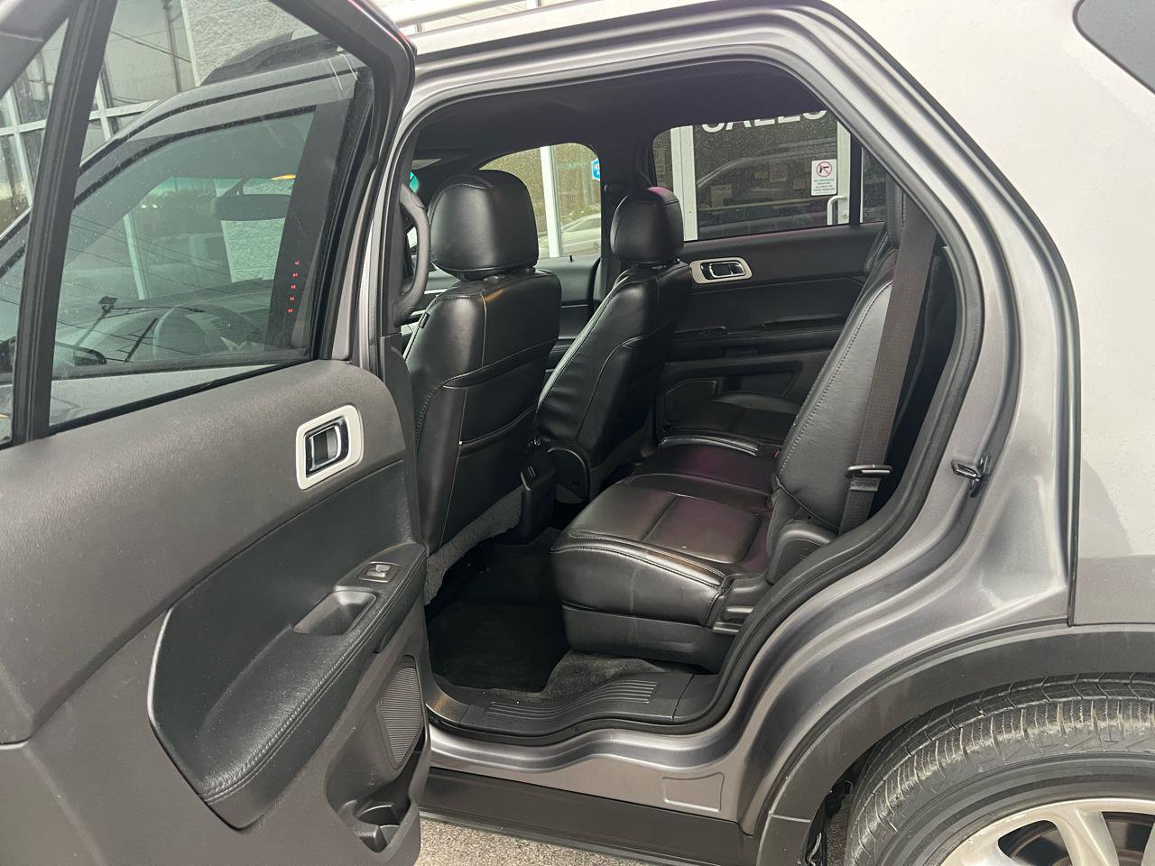 Used 2014 Ford Explorer XLT w/ Equipment Group 202A FWD image 14