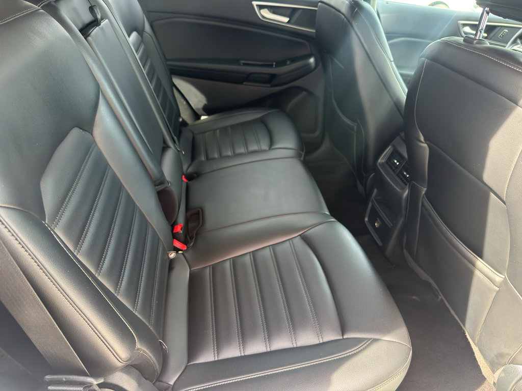 Used 2020 Ford Edge SEL image 16