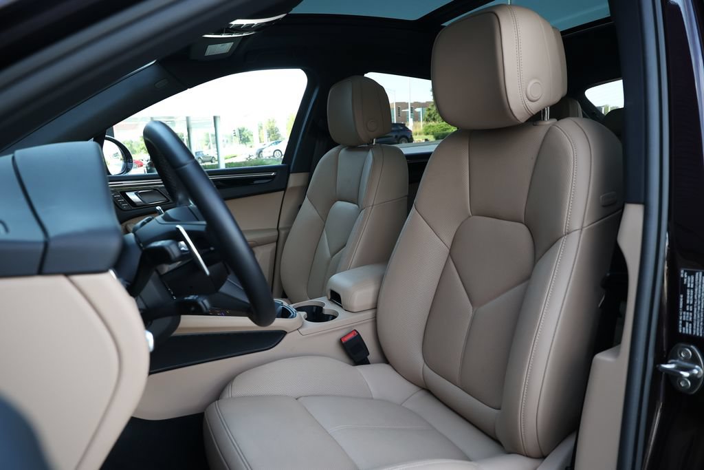 Certified 2026 Porsche Macan AWD/4WD image 5