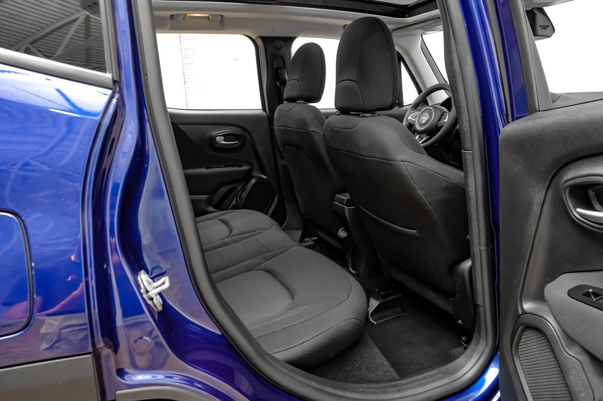 Used 2021 Jeep Renegade Latitude AWD/4WD image 31