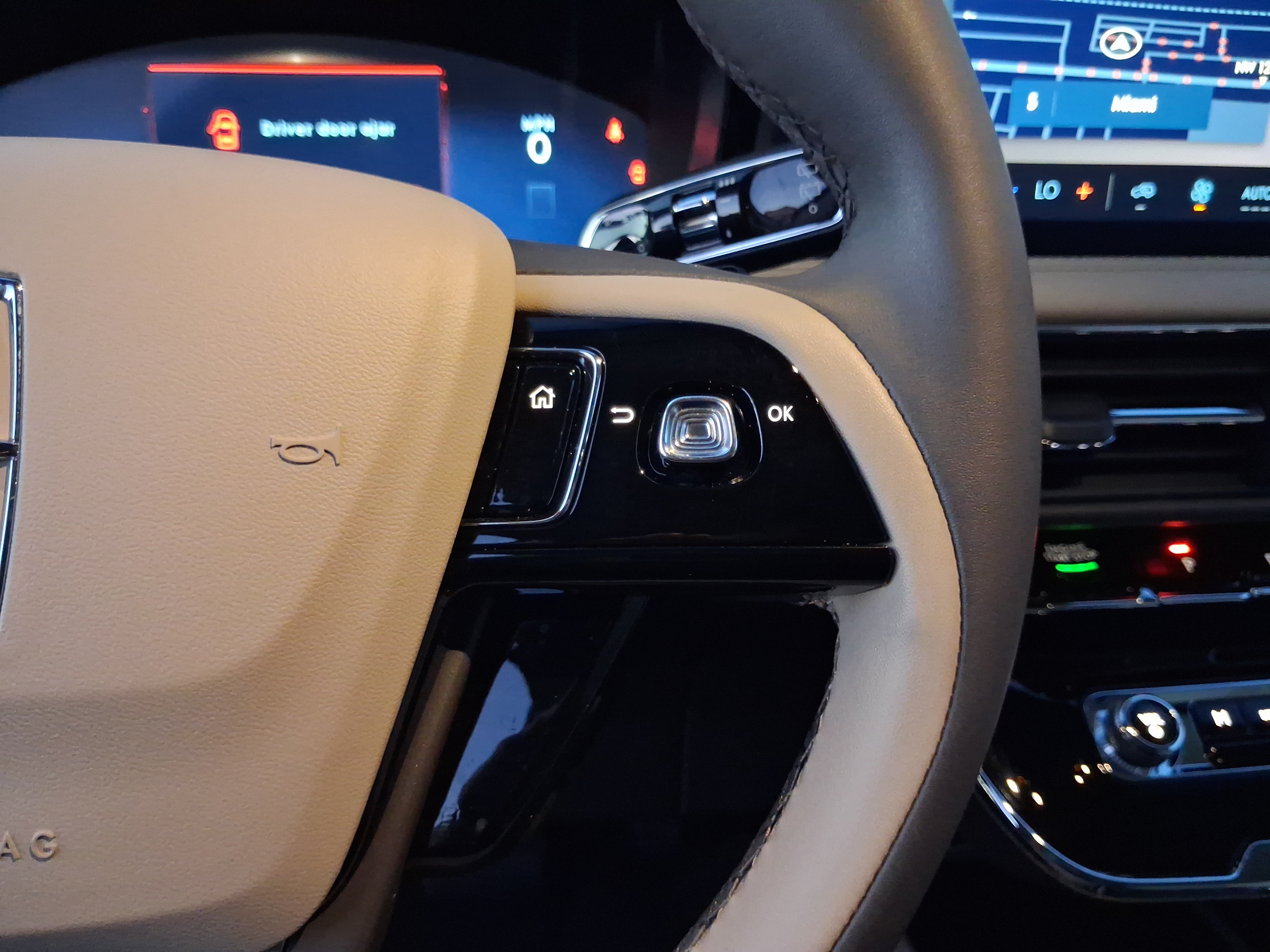 Certified 2024 Lincoln Corsair FWD image 18