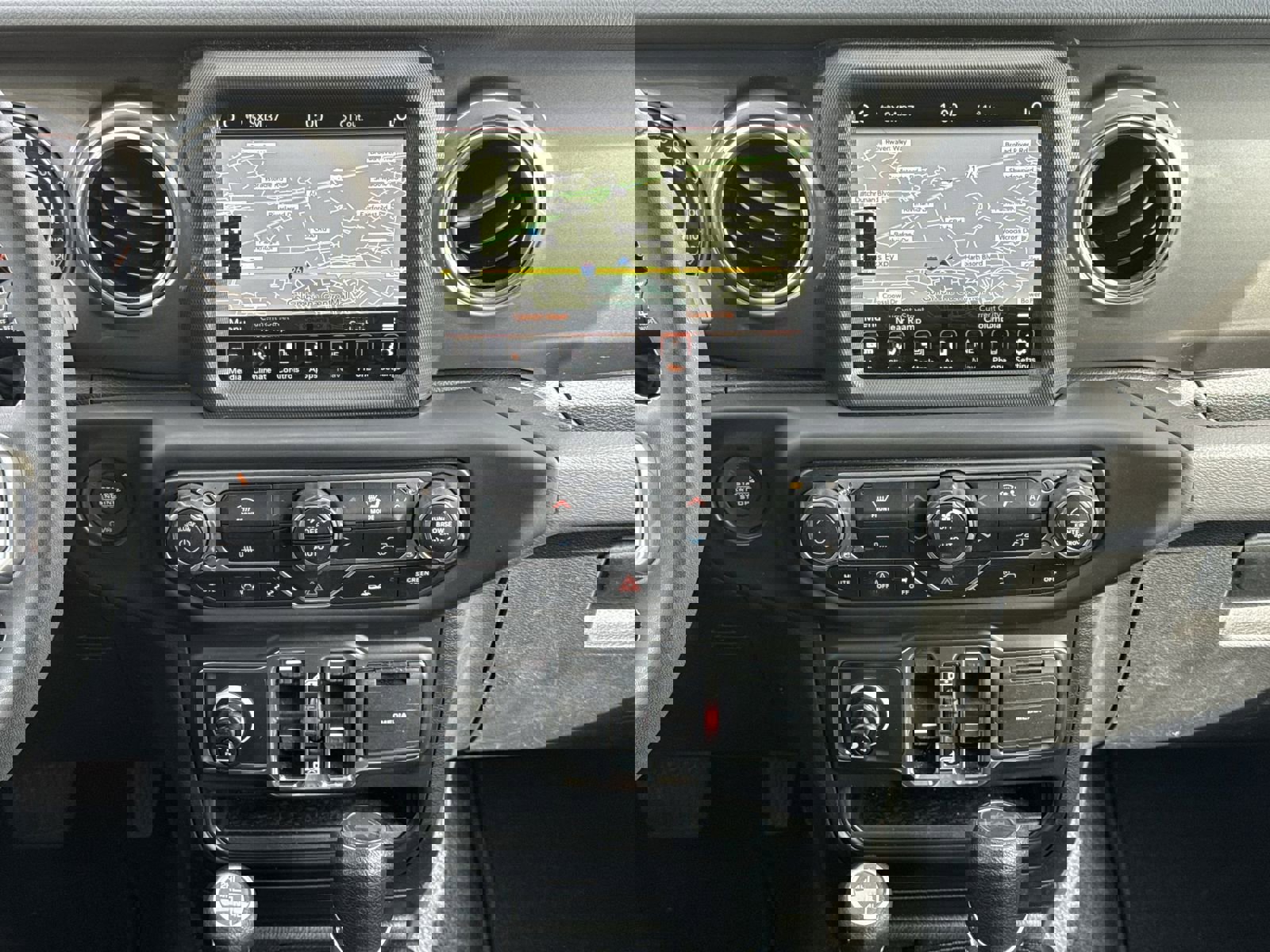 Used 2023 Jeep Wrangler Sahara image 28