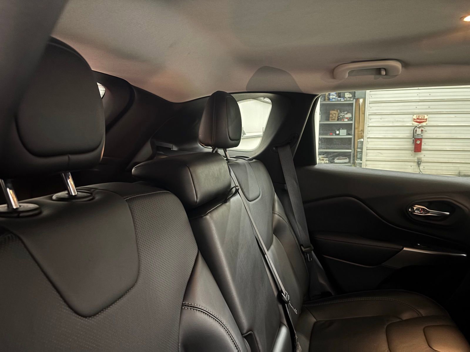 Used 2019 Jeep Cherokee Limited image 32