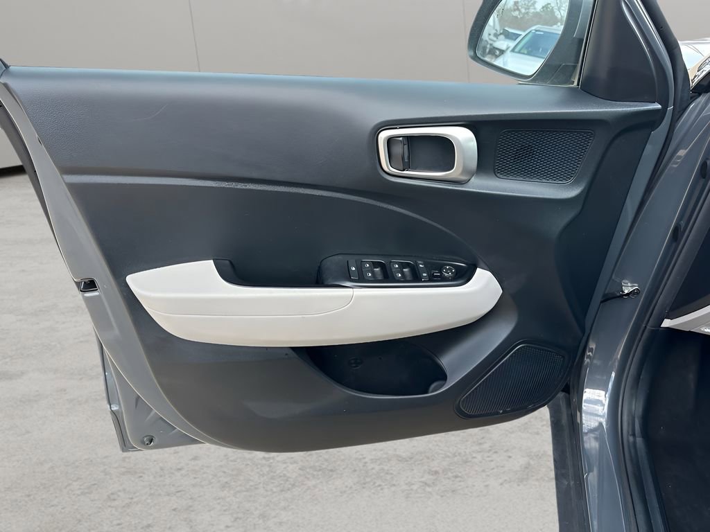 Used 2024 Hyundai Venue SEL image 9