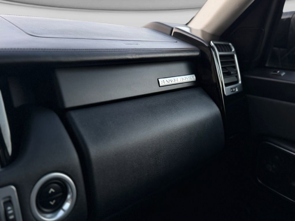 Used 2012 Land Rover Range Rover HSE image 16