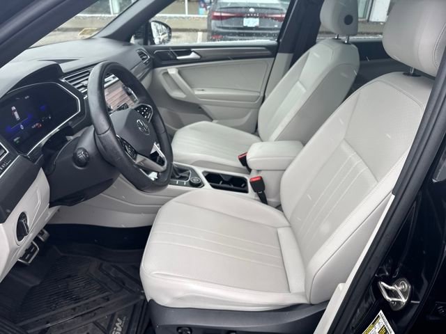 Certified 2022 Volkswagen Tiguan SE R-Line image 14