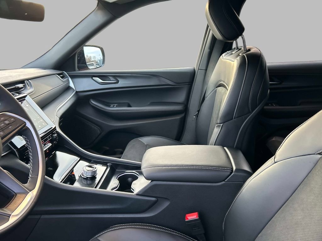 New 2025 Jeep Grand Cherokee L Altitude image 8