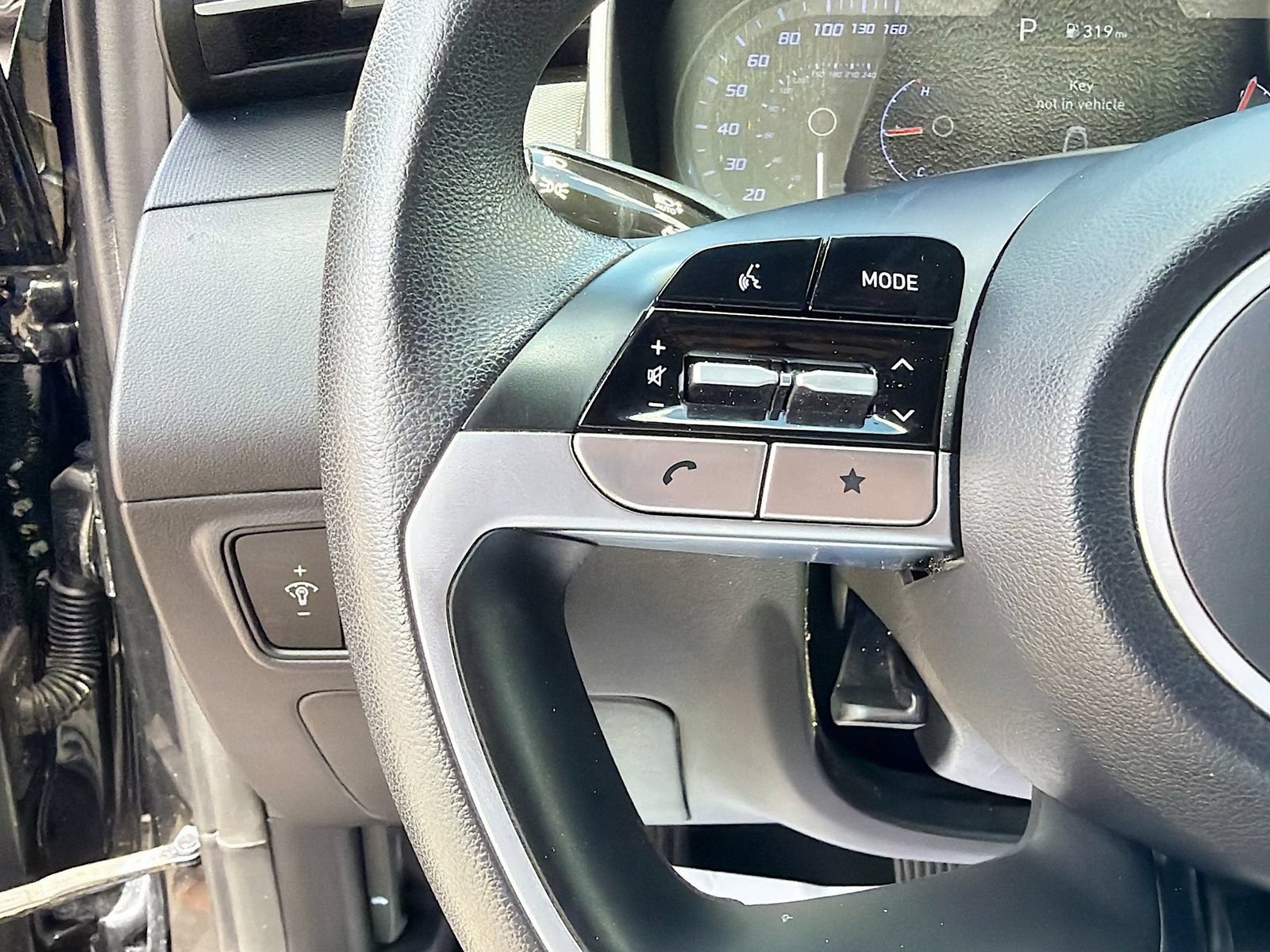 Used 2022 Hyundai Santa Cruz SEL FWD image 34