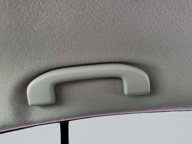 Used 2021 Nissan Versa SR image 40