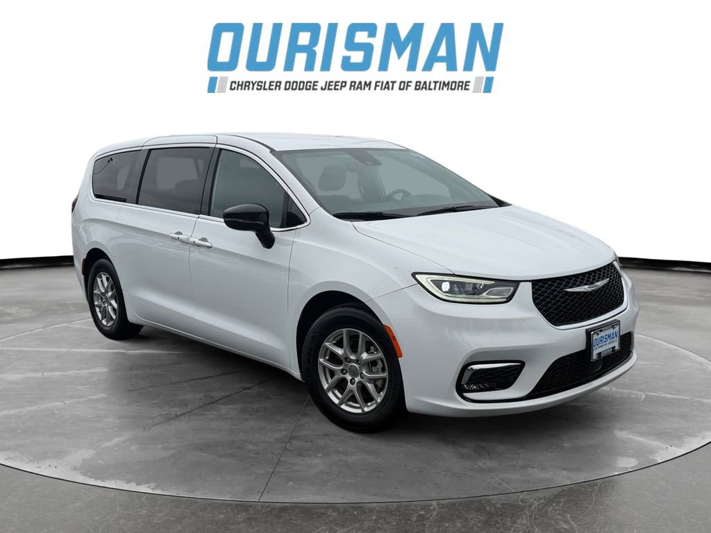 Used 2024 Chrysler Pacifica Touring