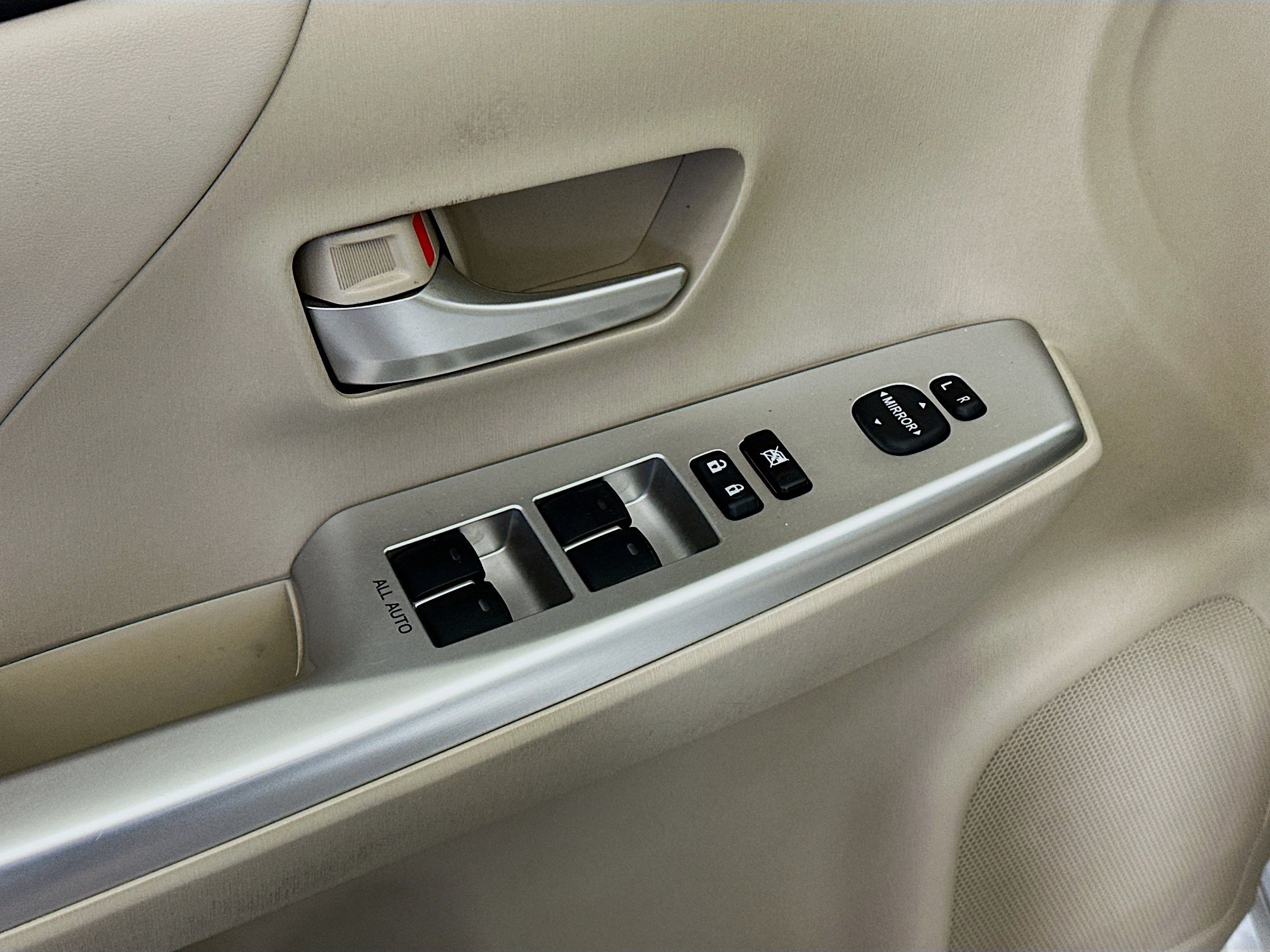 Used 2013 Toyota Prius V Five w/ Preferred Accessory Pkg FWD image 15
