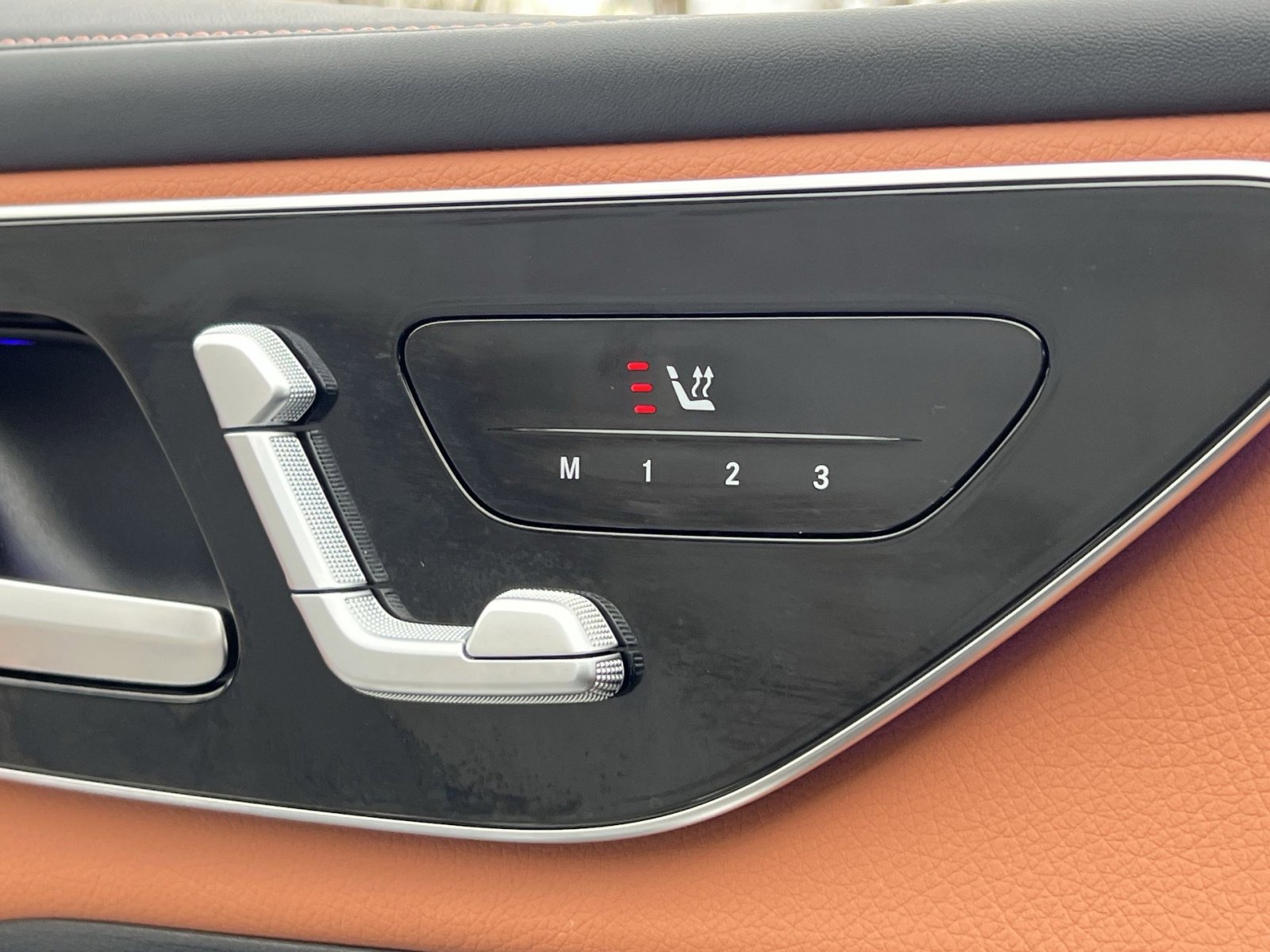 Certified 2025 Mercedes-Benz GLC 300 4MATIC image 33