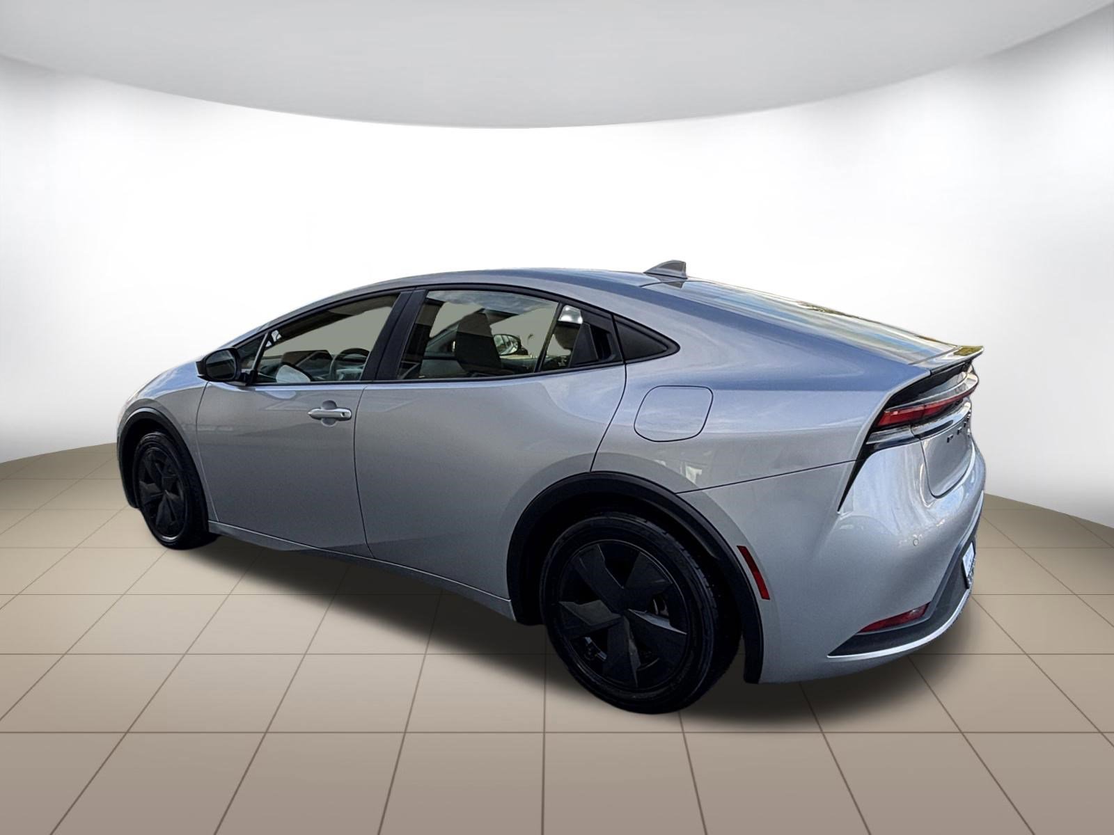 Used 2024 Toyota Prius LE image 4