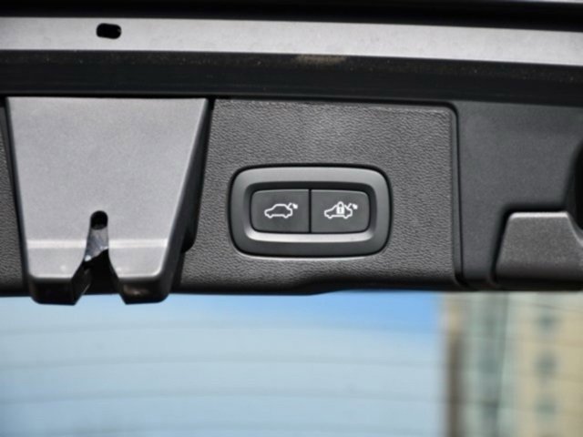 Certified 2025 Volvo XC60 B5 Plus image 26