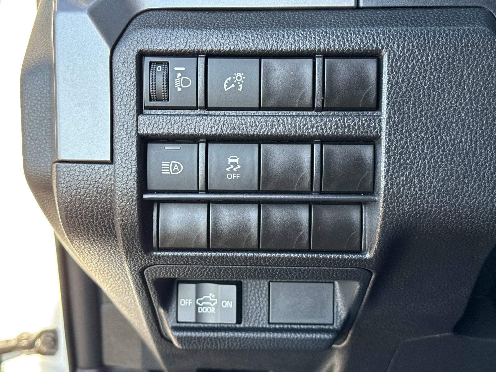 Used 2024 Toyota Tacoma TRD Off-Road AWD/4WD image 32