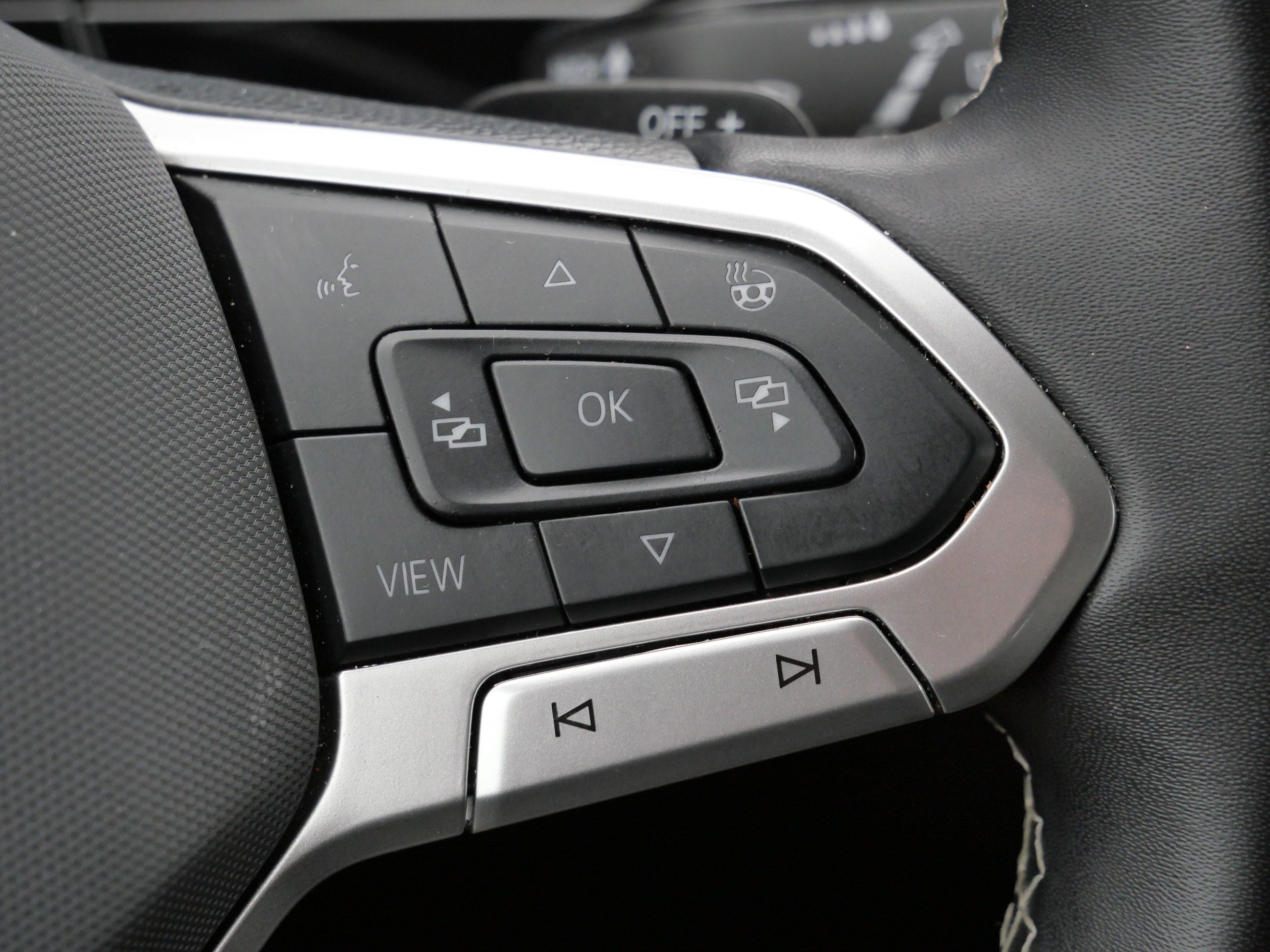 Certified 2024 Volkswagen Atlas SE image 31