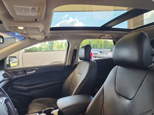 Used 2018 Ford Edge Titanium w/ Equipment Group 301A FWD image 12
