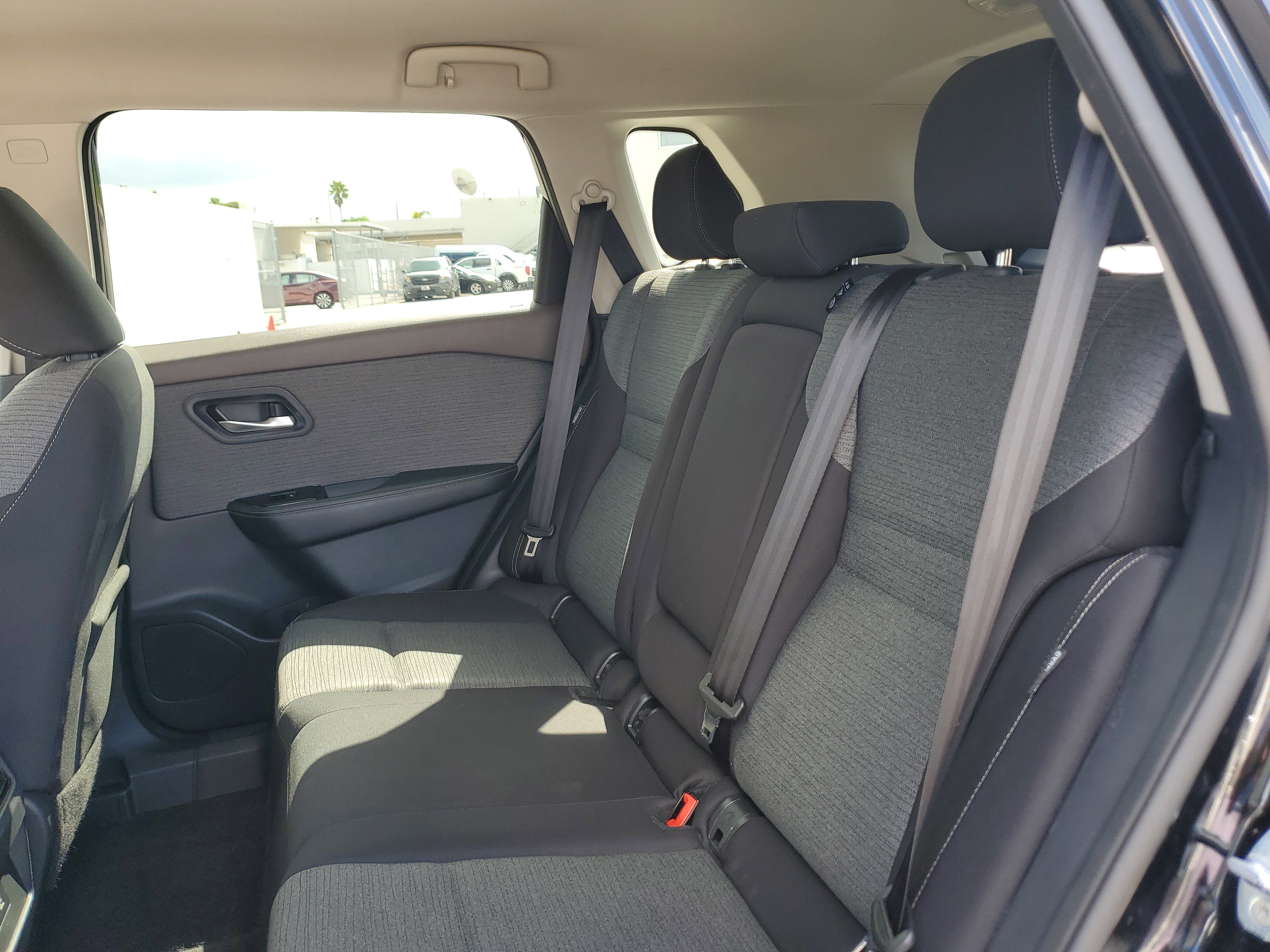 Used 2022 Nissan Rogue SV image 13