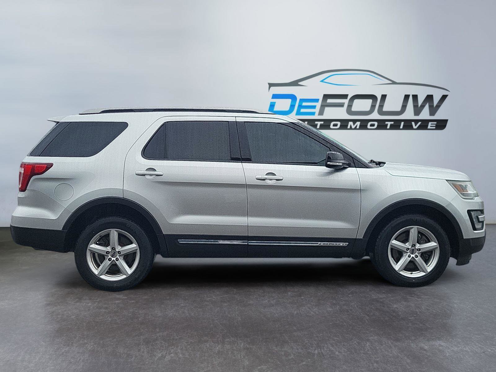 Used 2016 Ford Explorer XLT w/ Equipment Group 201A AWD/4WD image 2