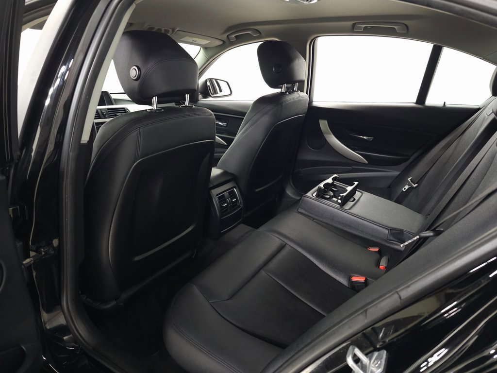 Used 2018 BMW 320i xDrive Sedan image 25