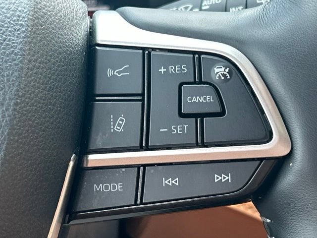 Certified 2025 Toyota Highlander Platinum AWD/4WD image 60