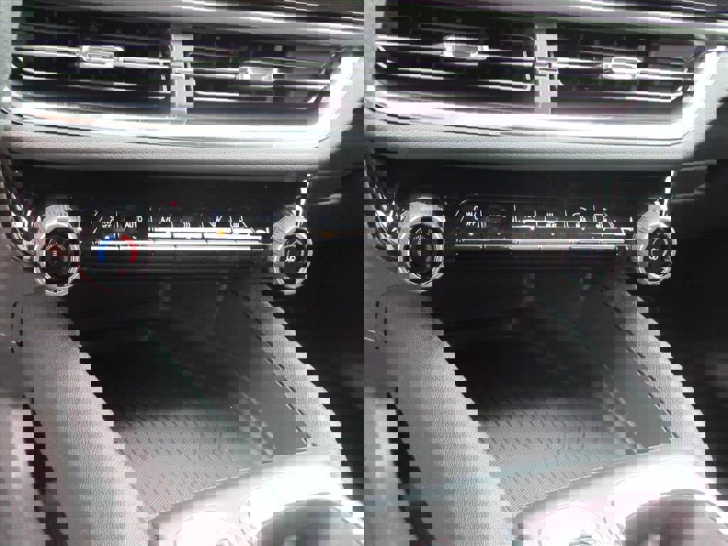 New 2026 Chevrolet Equinox EV LT image 24