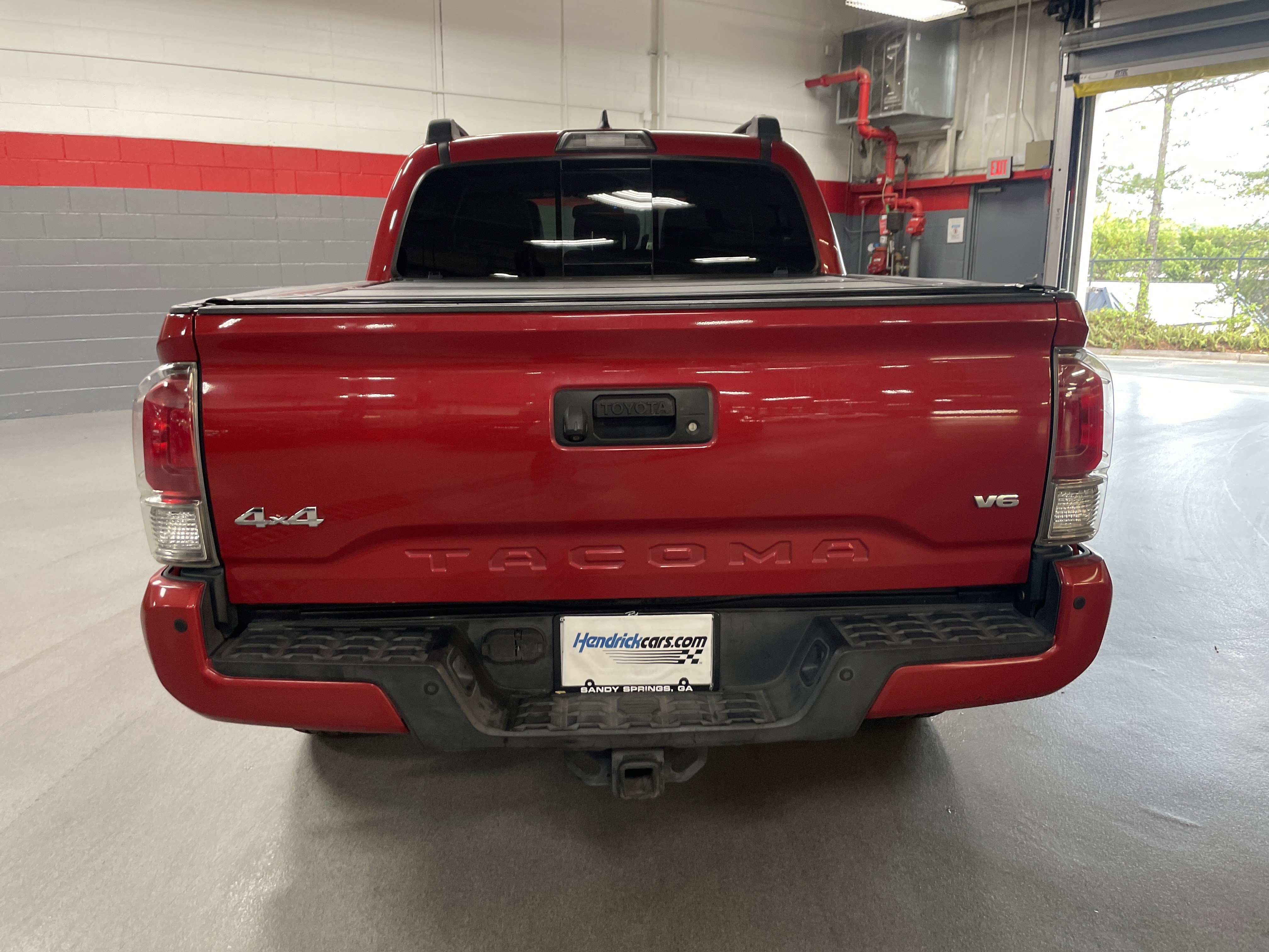 Used 2017 Toyota Tacoma Limited image 9