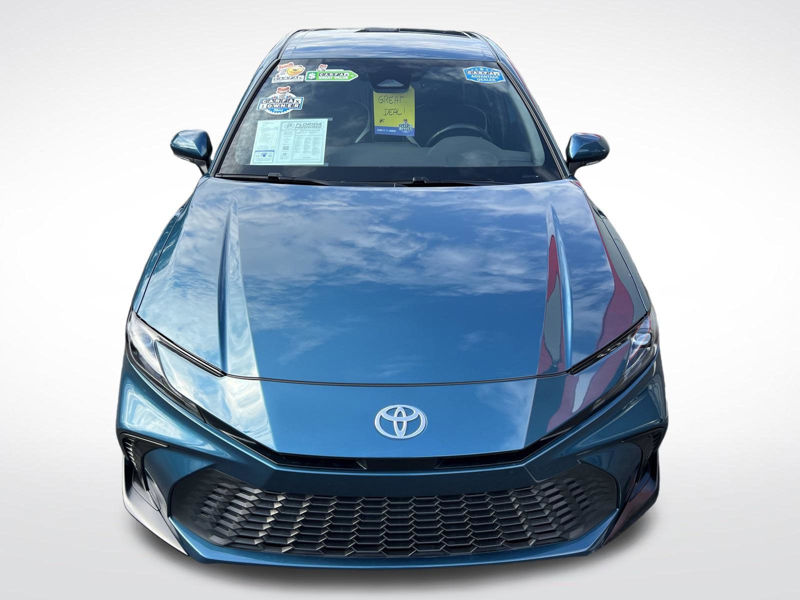 Used 2025 Toyota Camry SE FWD image 2