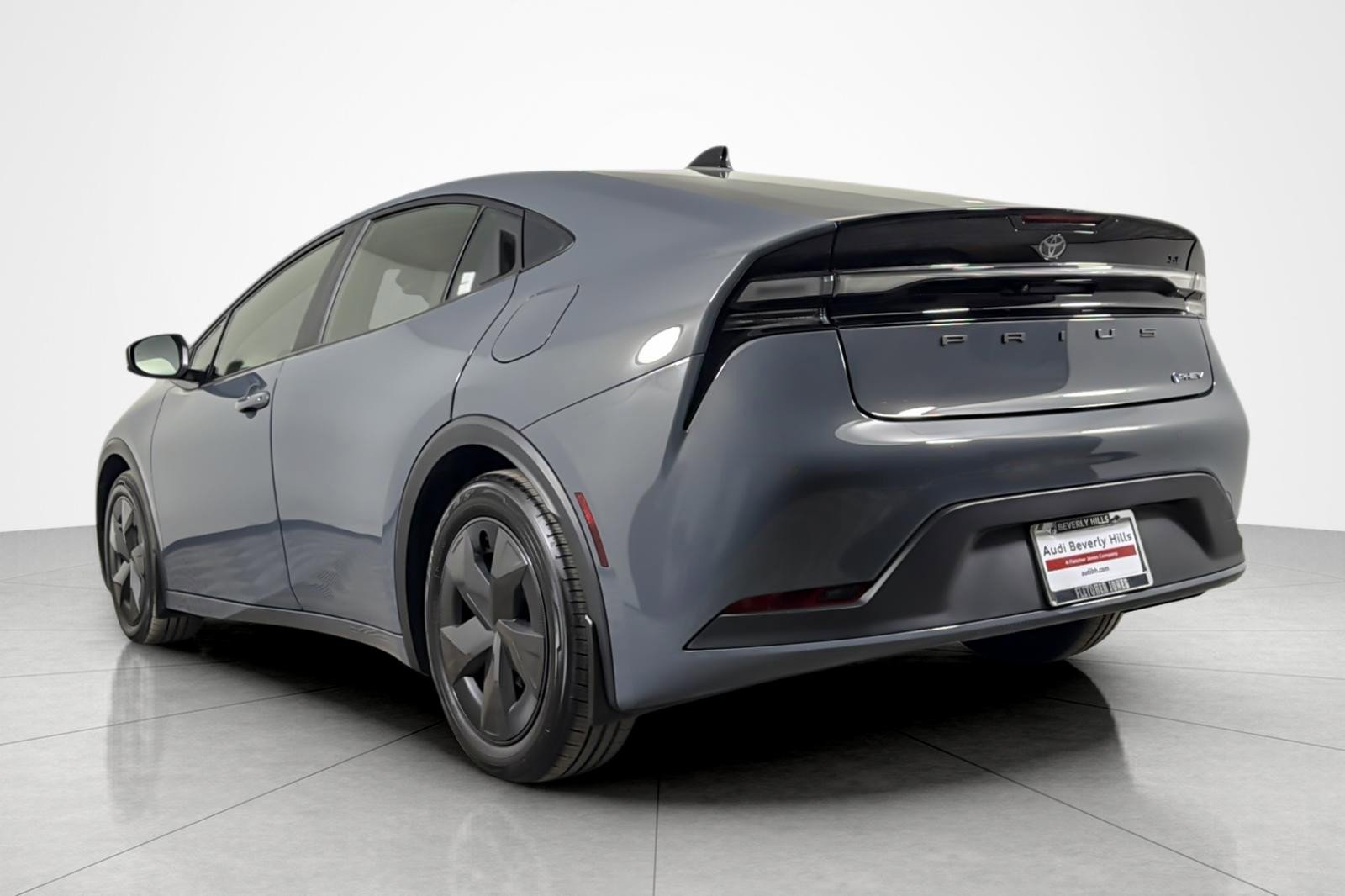 Used 2026 Toyota Prius Plug-In Hybrid image 3