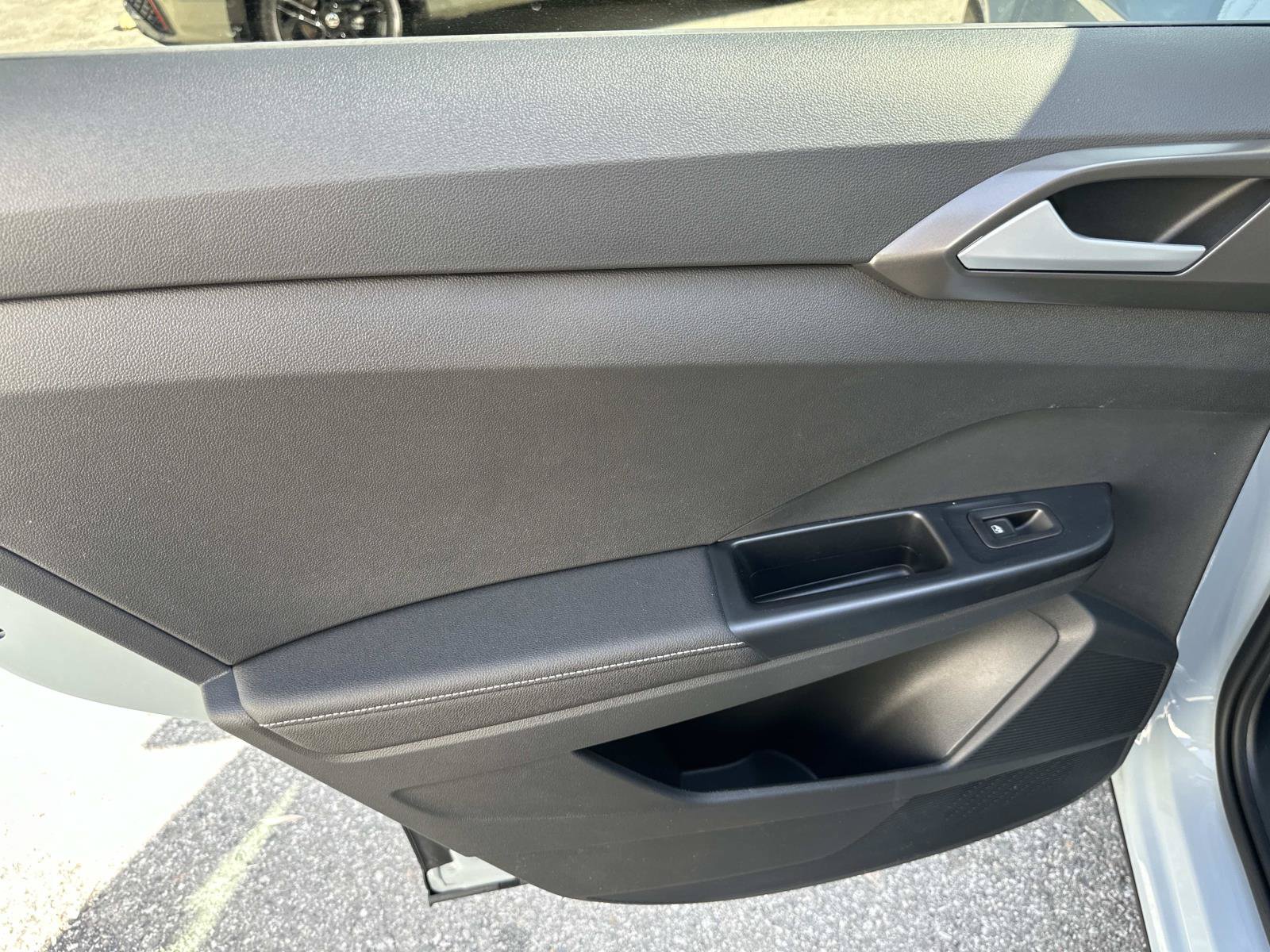 New 2027 Volkswagen Taos SE FWD image 25
