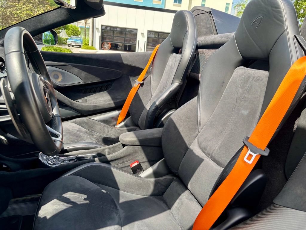 Used 2020 McLaren 600LT Spider RWD image 22