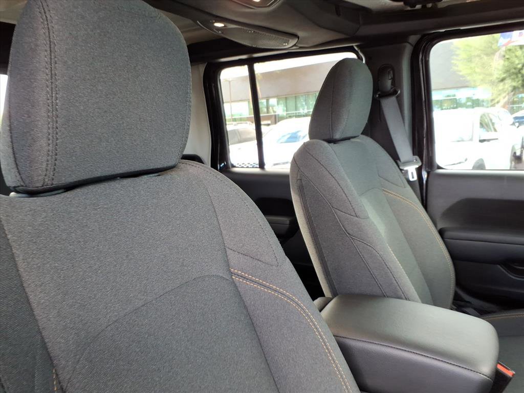 Used 2025 Jeep Gladiator Sport image 12