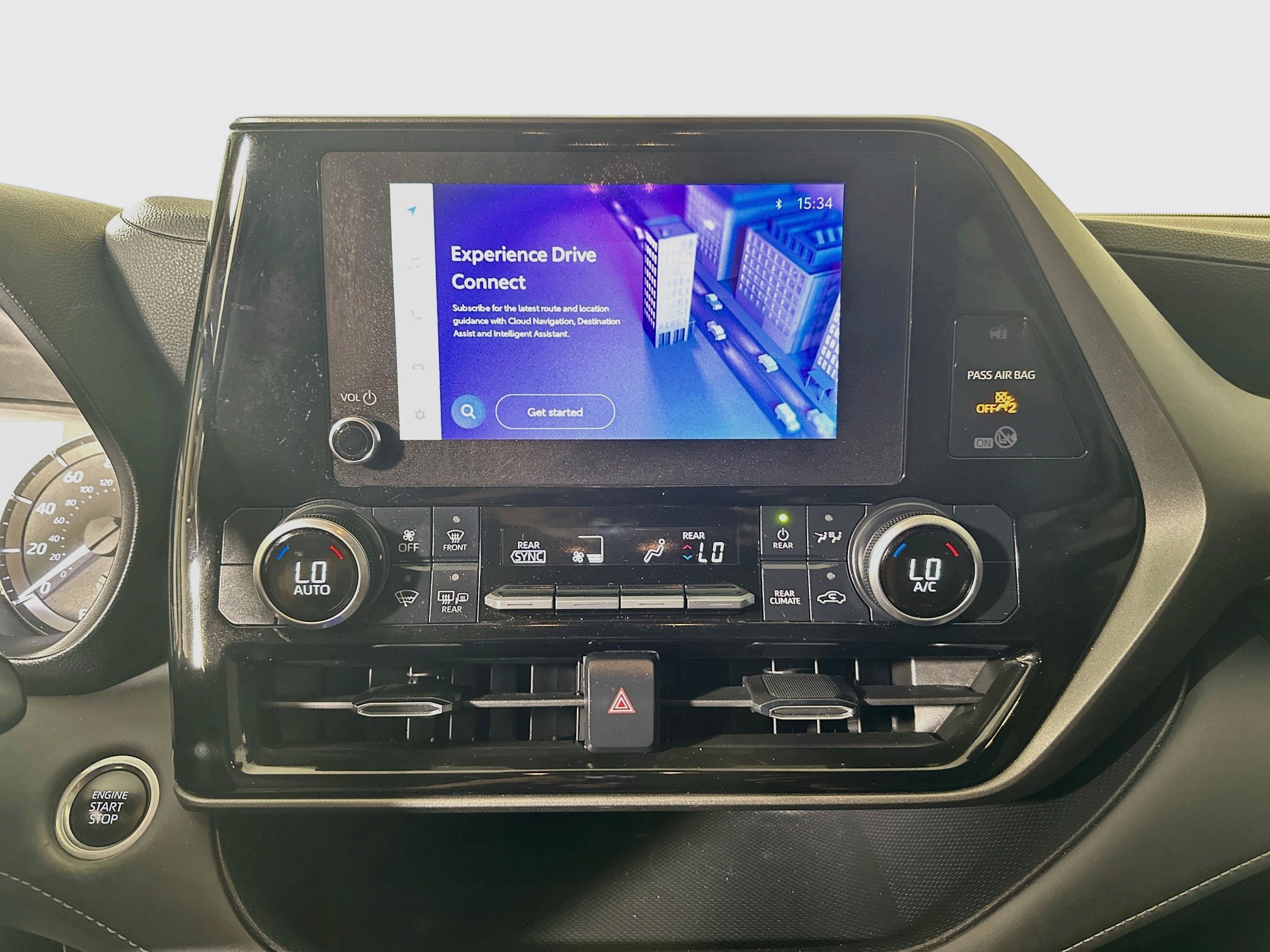 Used 2024 Toyota Highlander LE FWD image 24