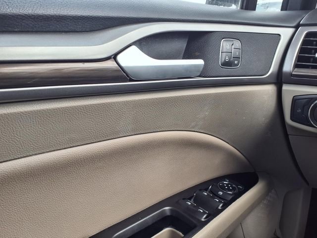 Used 2020 Ford Fusion SEL image 21
