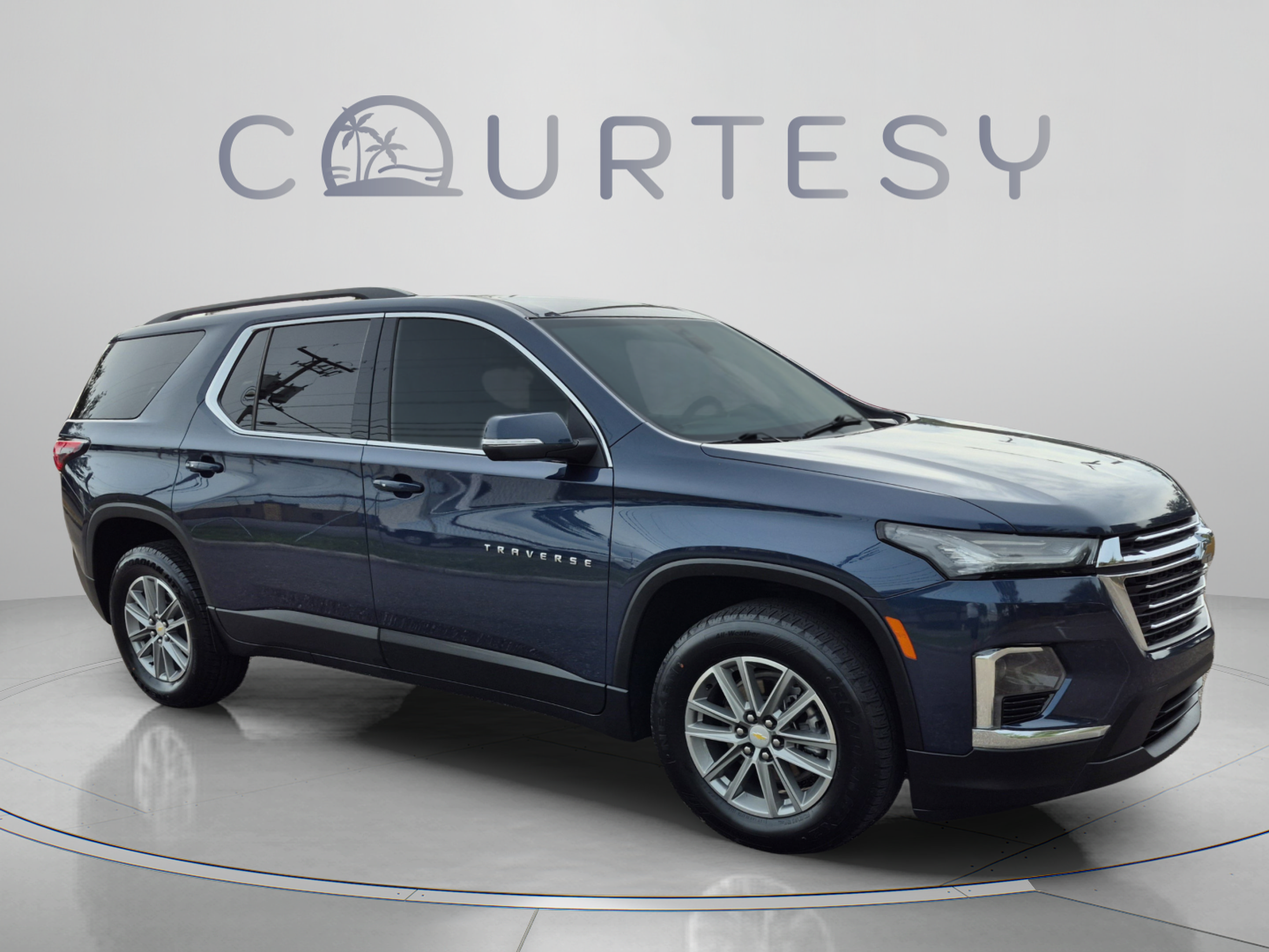 Used 2023 Chevrolet Traverse LT FWD image 7
