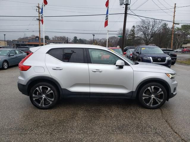 Used 2019 Volvo XC40 T4 Inscription image 2