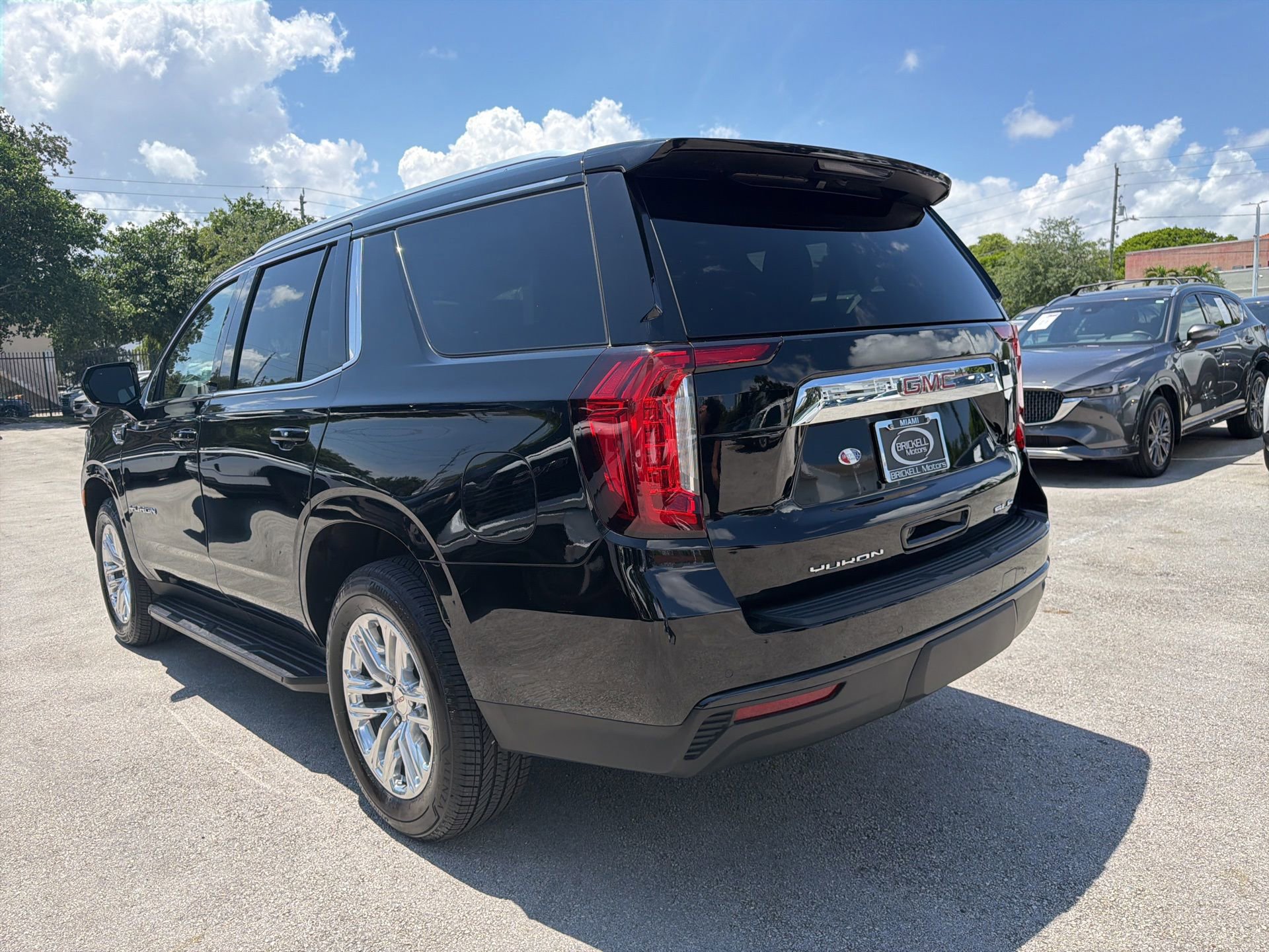 Used 2023 GMC Yukon SLE w/ Gmc Pro Safety Plus Package RWD image 14