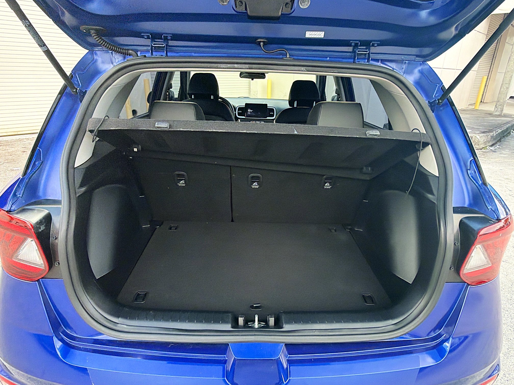 Used 2022 Hyundai Venue Limited FWD image 26