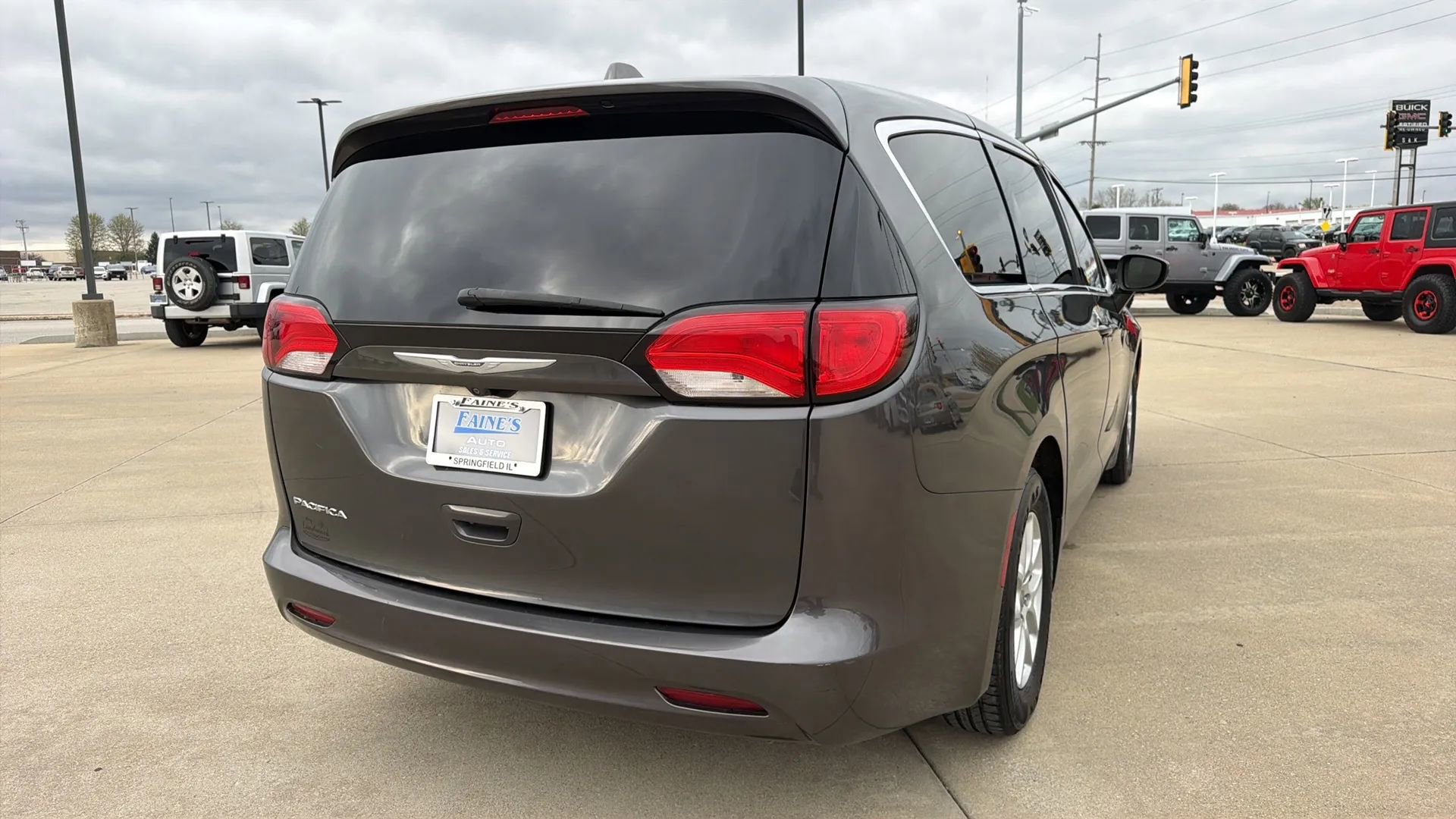 Used 2017 Chrysler Pacifica Touring image 18