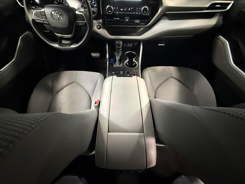Used 2023 Toyota Highlander L FWD image 22