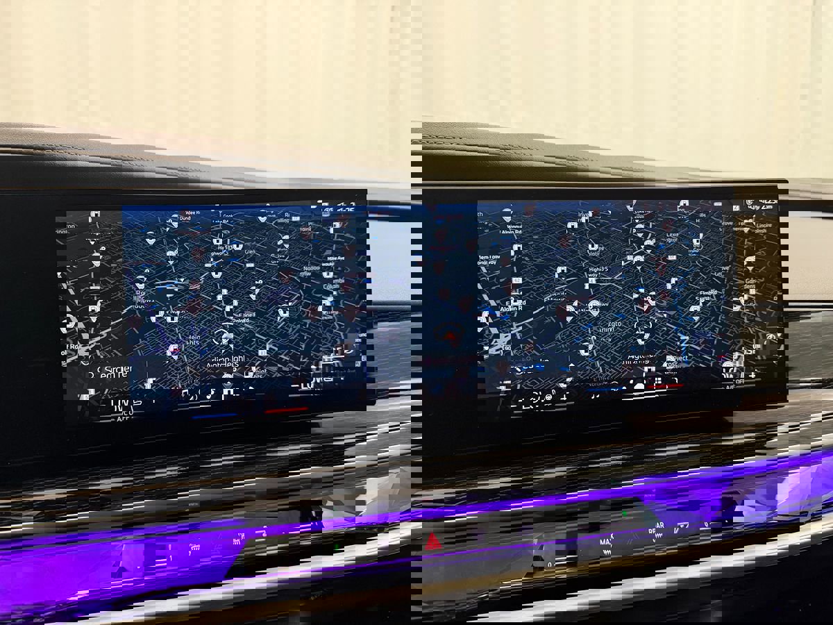 Used 2025 BMW 740i xDrive image 52