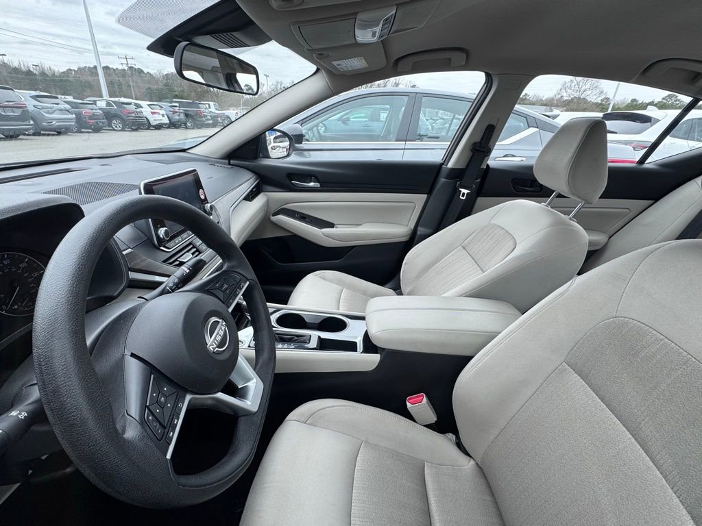 Used 2024 Nissan Altima 2.5 SV image 6