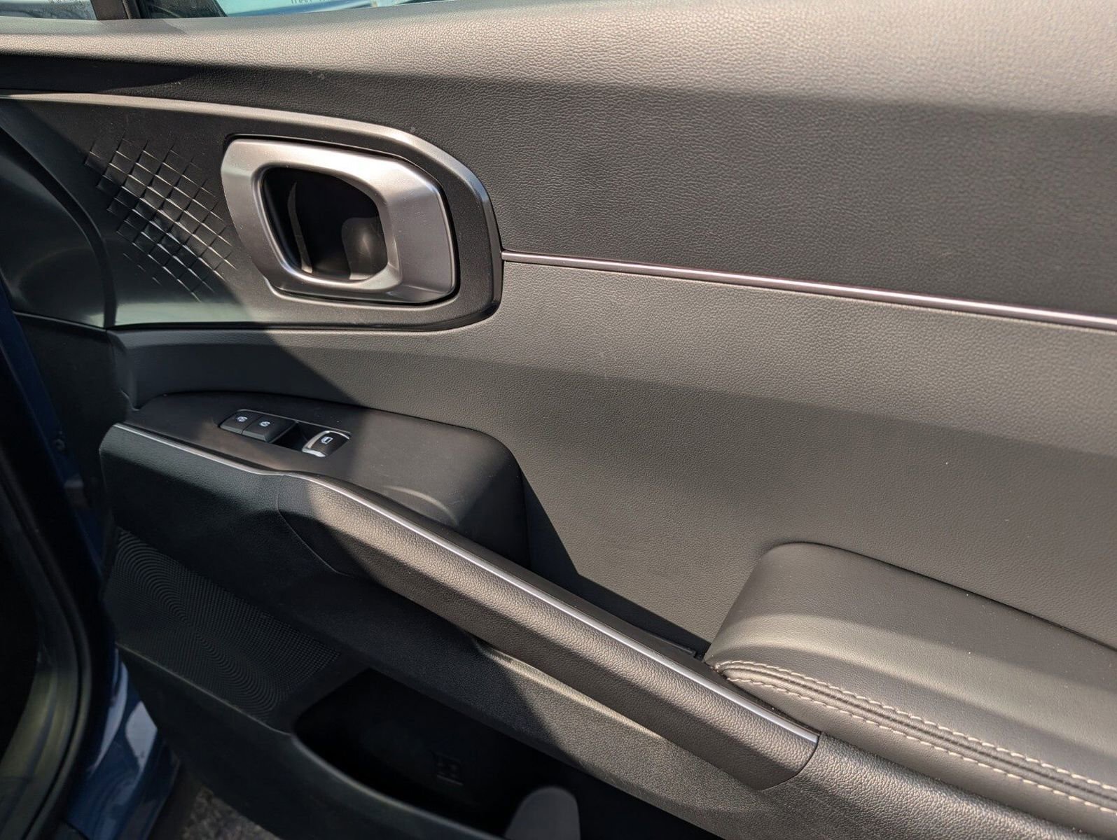 Used 2025 Kia Sorento S w/ Panoramic Sunroof Package image 27