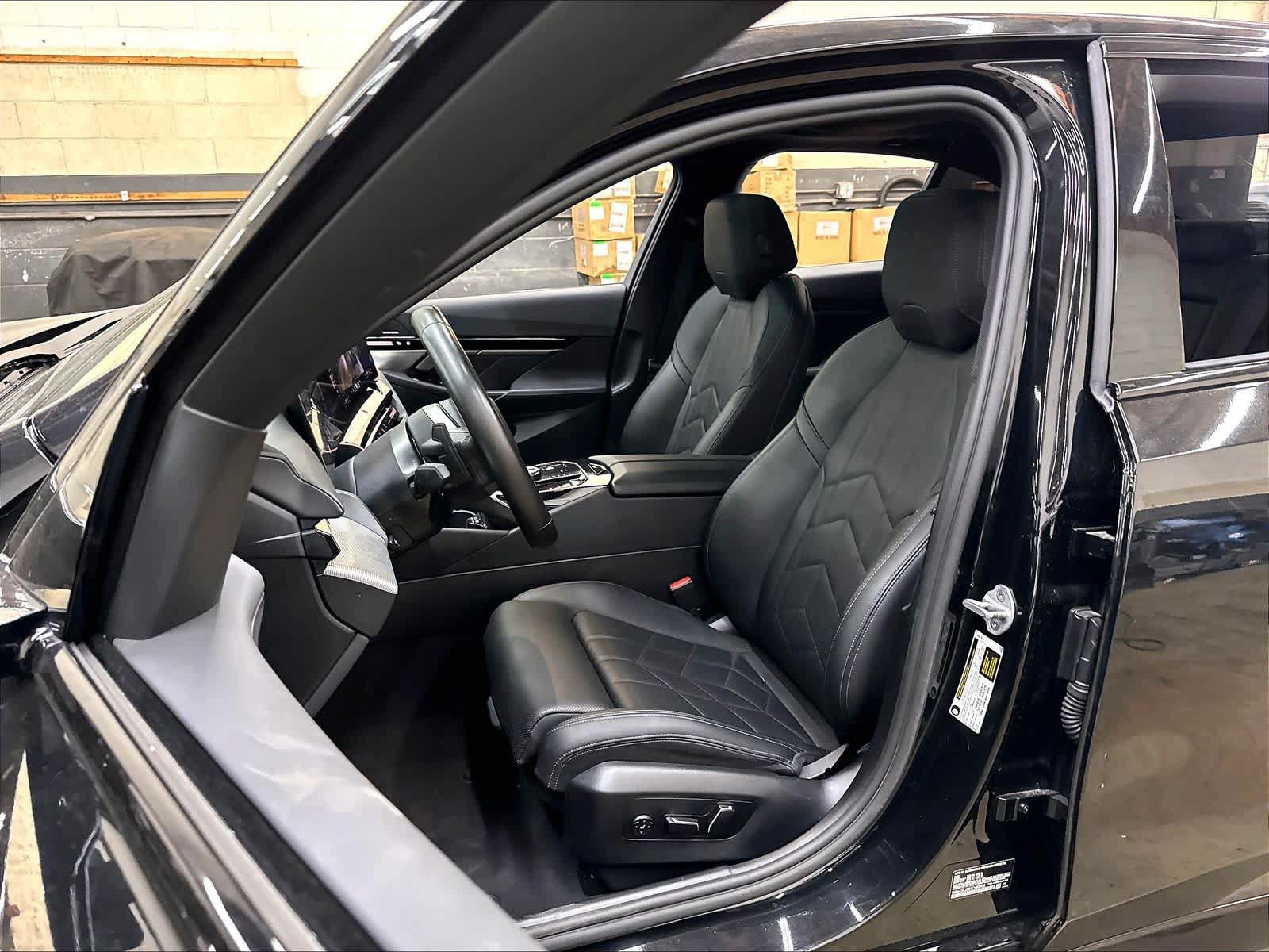 Used 2026 BMW 530i w/ M Sport Package RWD image 27
